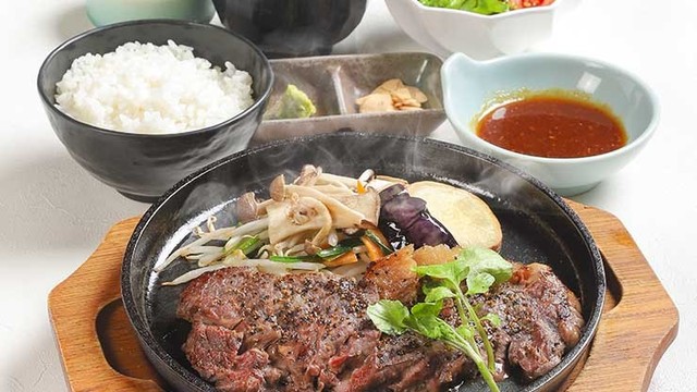 鉄板牛ロースステーキ