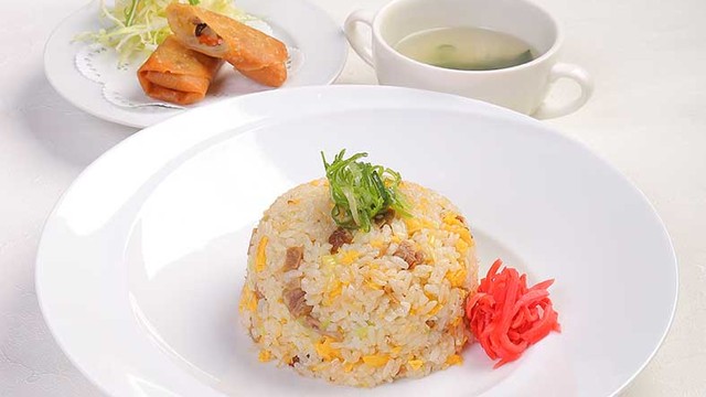 チャーシュー炒飯(春巻き・スープ付)